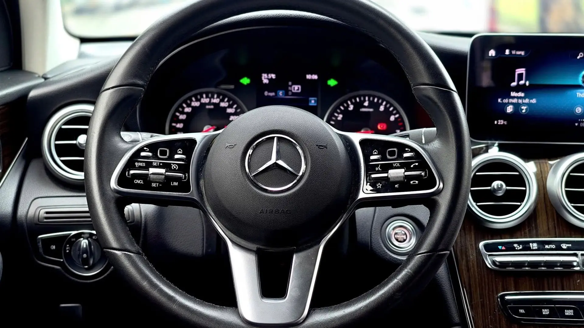 Mercedes GLC200 facelift Model 2021