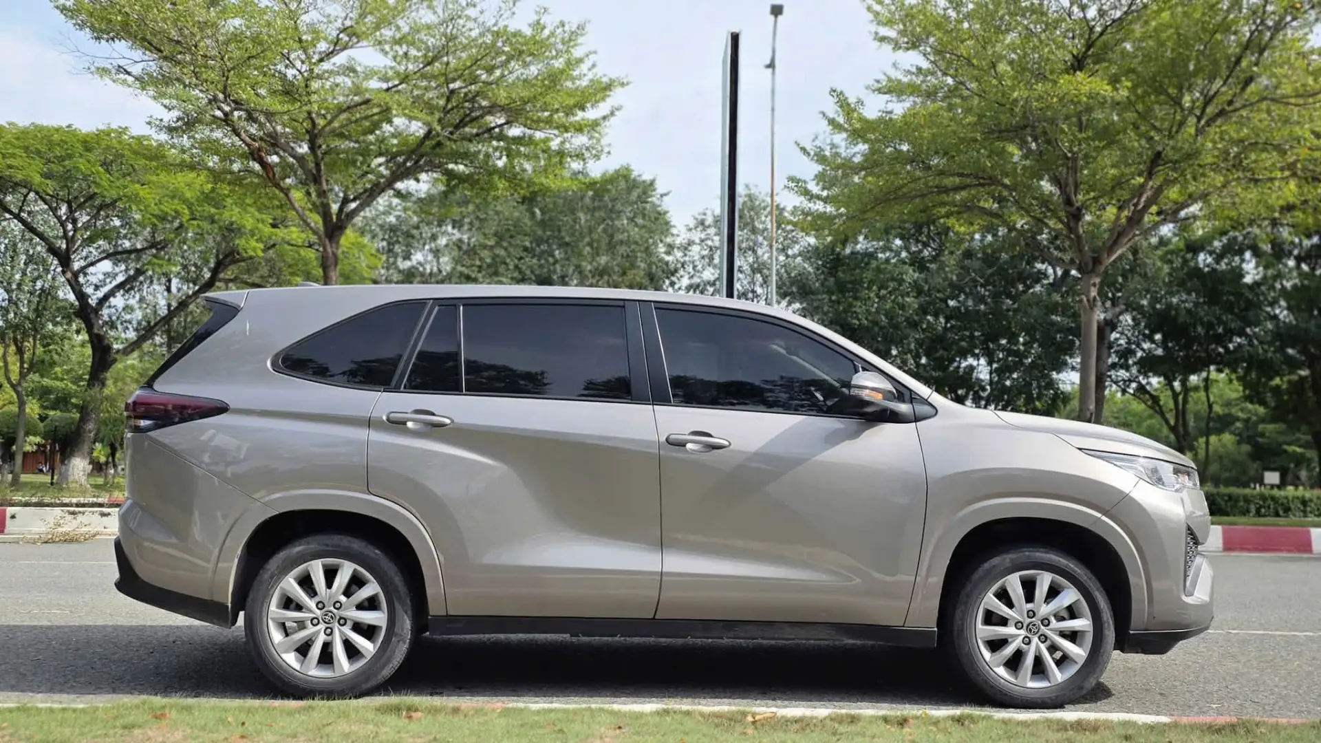 Toyota Innova Croos 2023 bản V