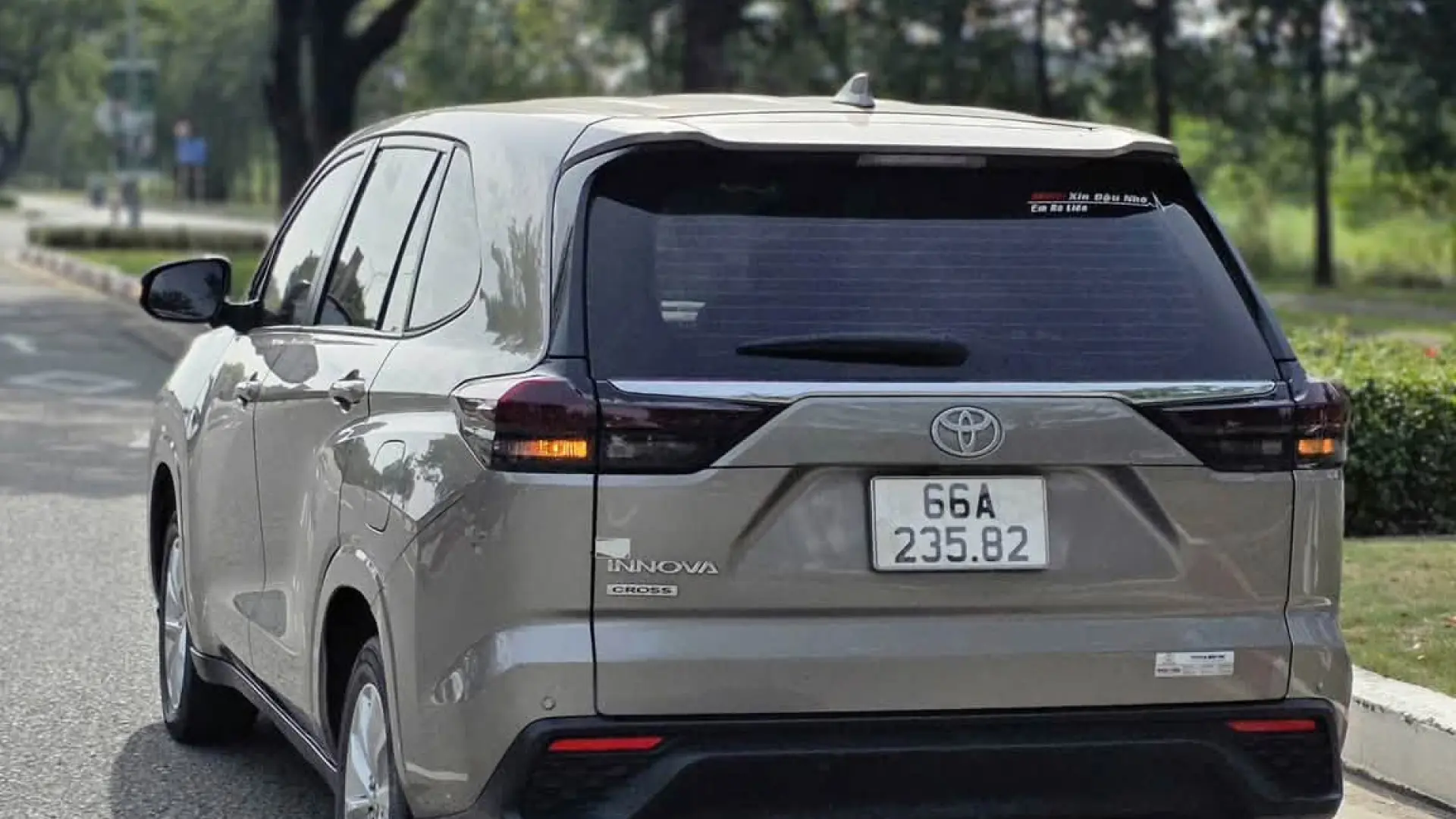 Toyota Innova Croos 2023 bản V