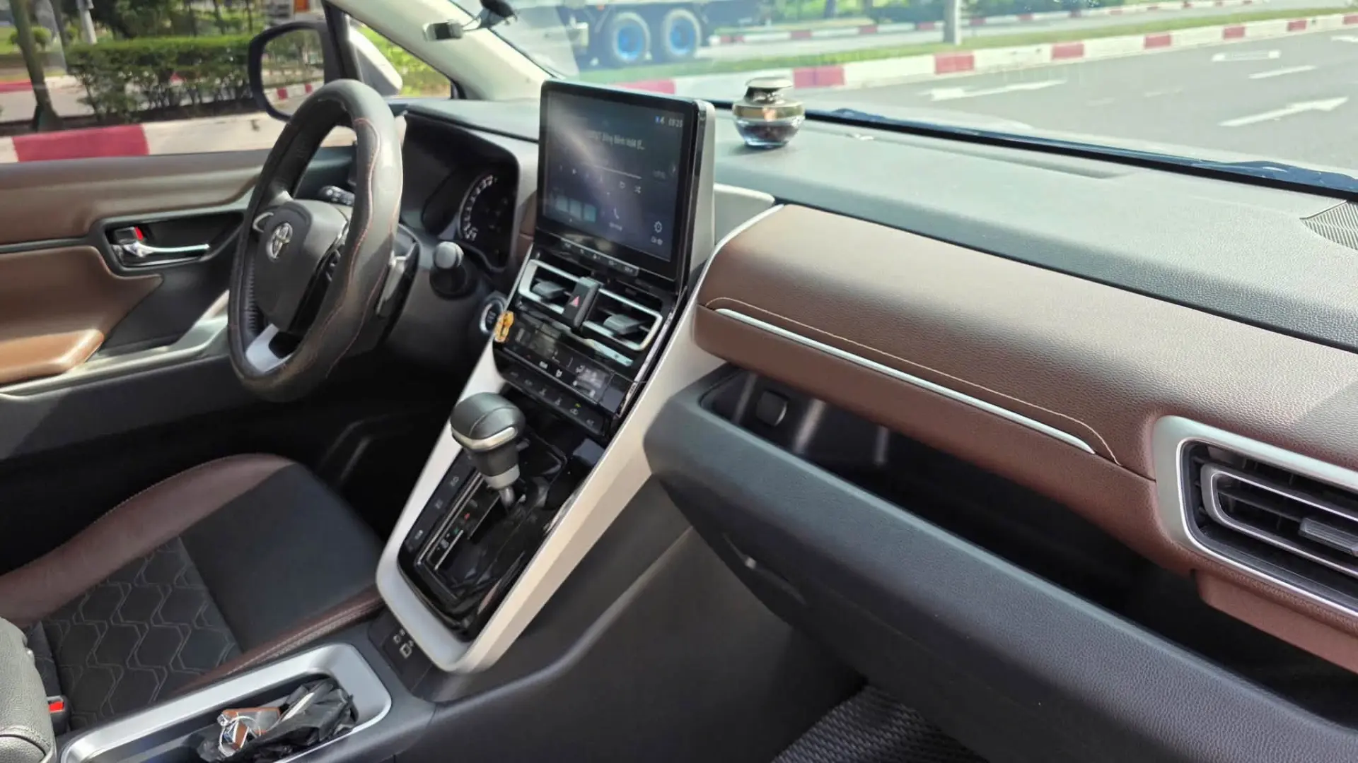 Toyota Innova Croos 2023 bản V