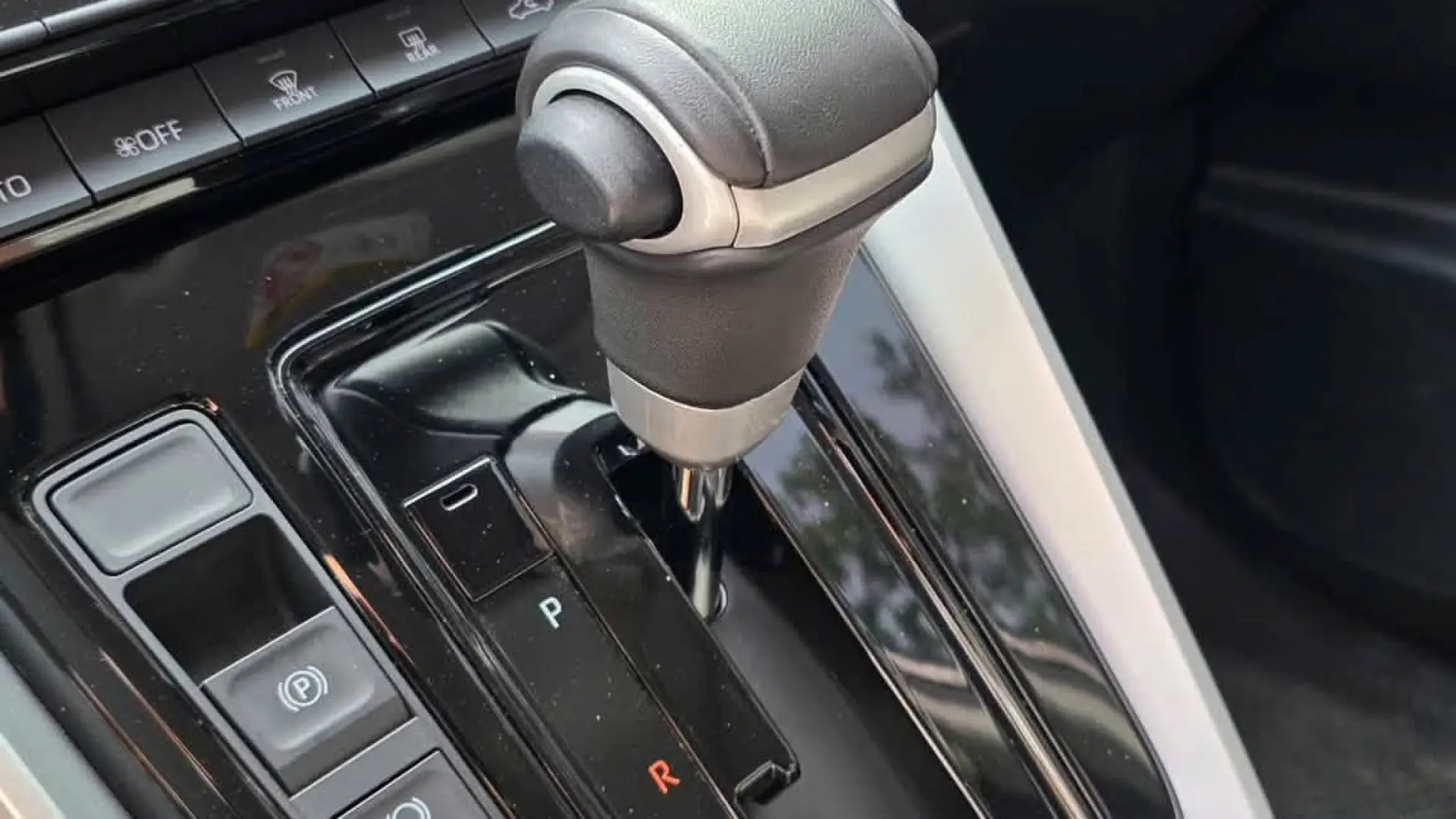 Toyota Innova Croos 2023 bản V