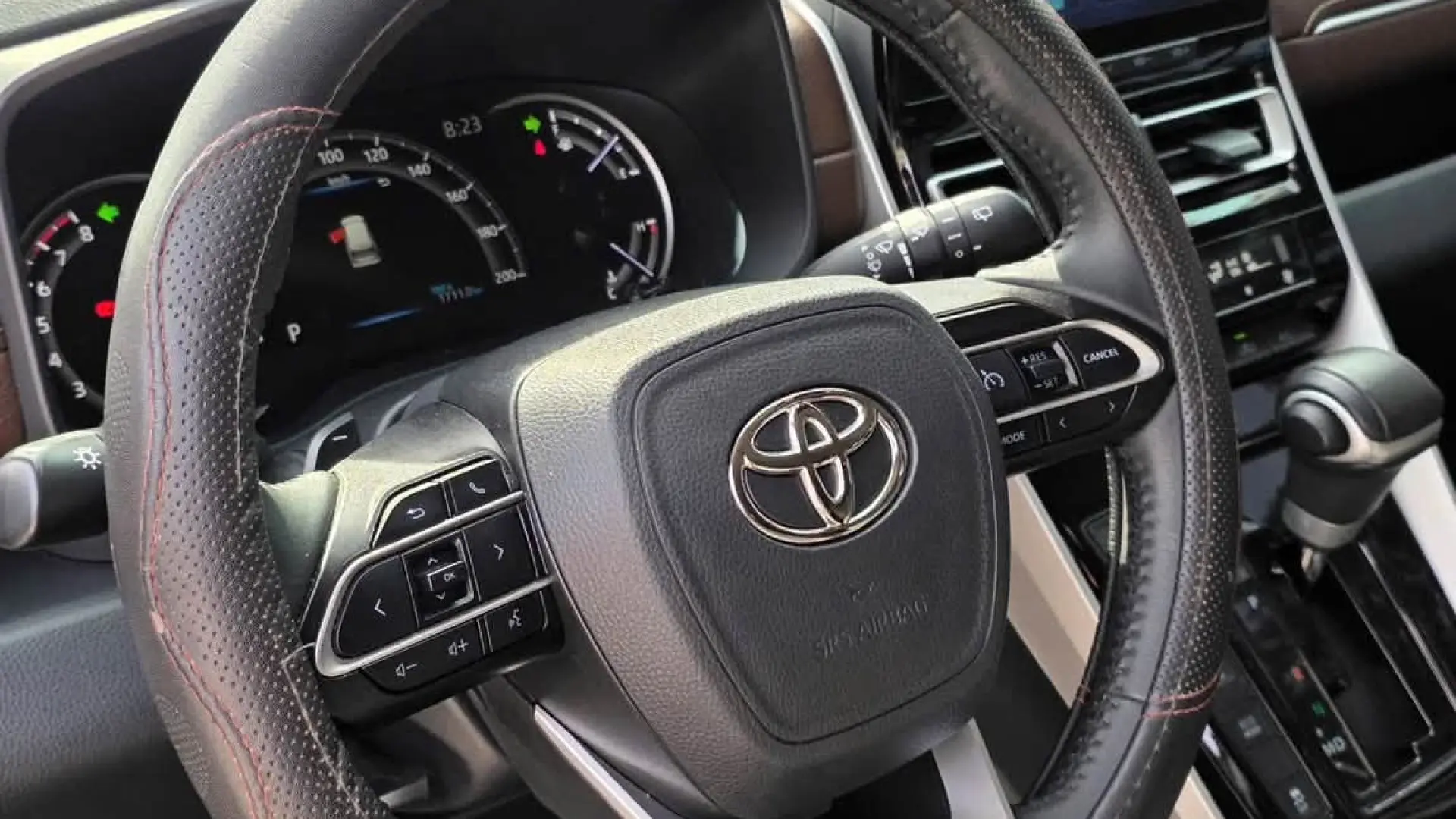 Toyota Innova Croos 2023 bản V