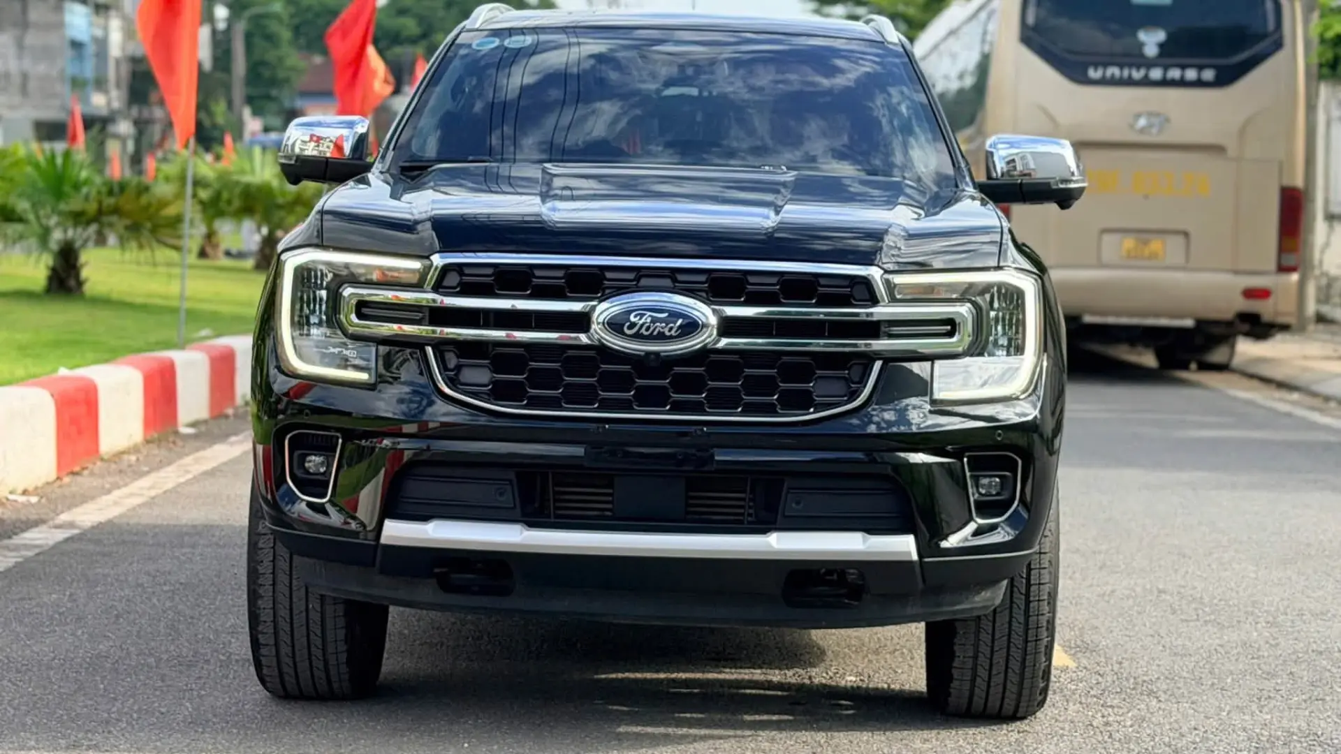 Ford Everest 2024 Titanium 2 cầu