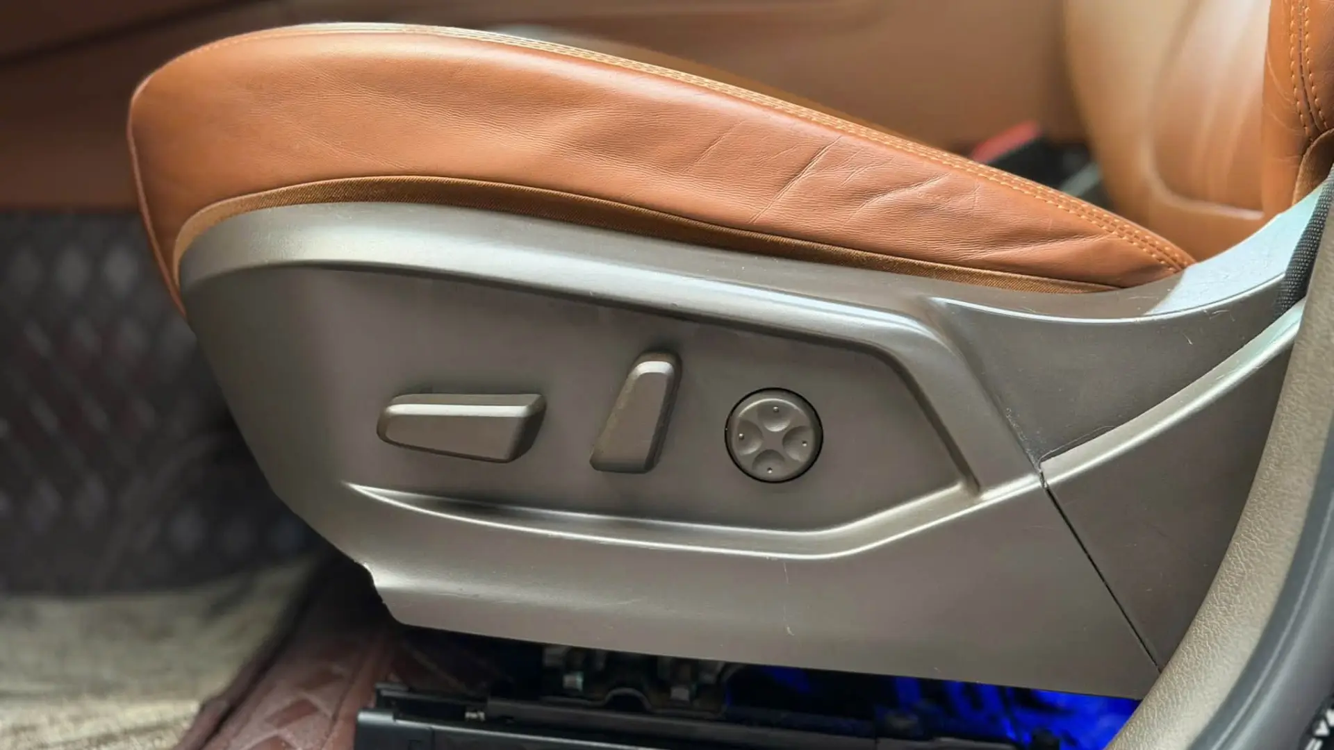 Vinfast Lux SA2.0 Premium 2021
