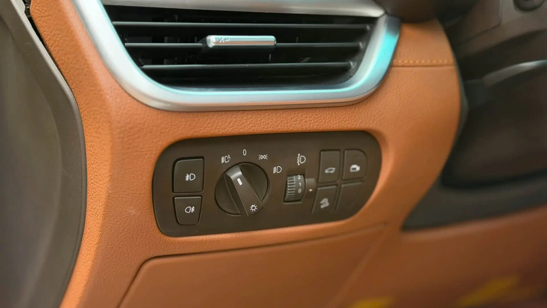 Vinfast Lux SA2.0 Premium 2021
