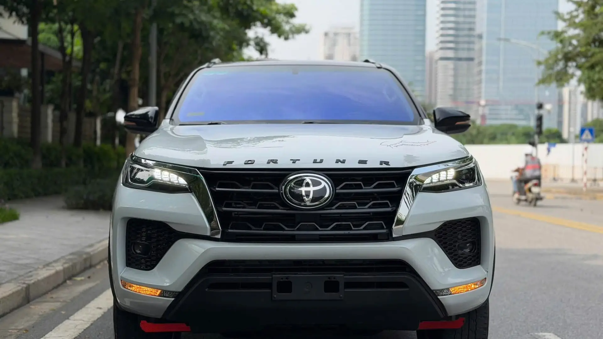 Toyota Fortuner 2022 – Máy Dầu 1 Cầu