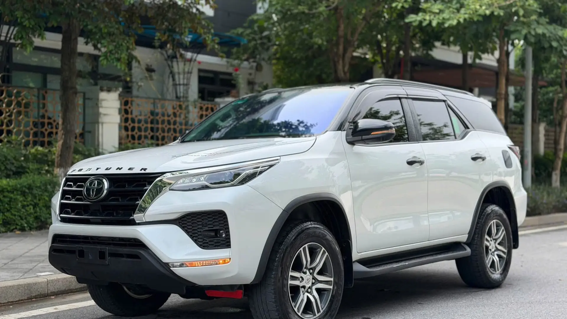 Toyota Fortuner 2022 – Máy Dầu 1 Cầu