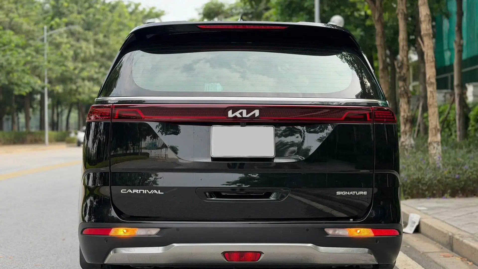 Kia Carnival 2024 Signature – Máy Dầu