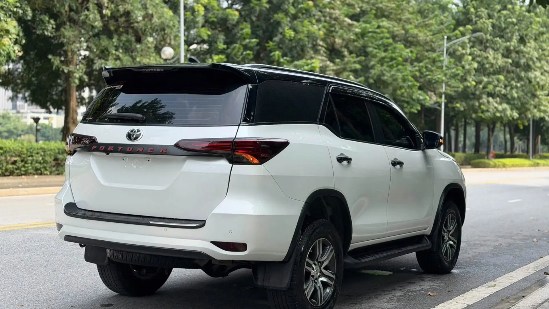 Toyota Fortuner 2022 – Máy Dầu 1 Cầu