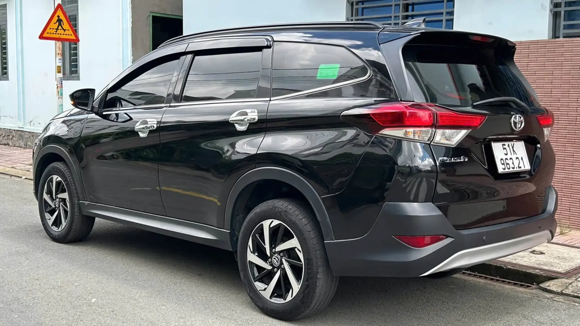 Toyota Rush 1.5 AT năm 2019