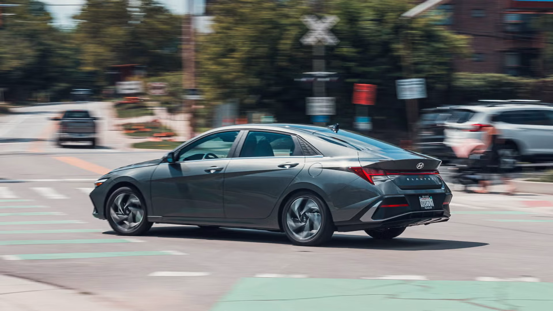 Hyundai Elantra Hybrid 2026: Giá bán, thông số, mức tiêu hao nhiên liệu