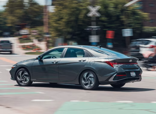 Hyundai Elantra Hybrid 2026: Giá bán, thông số, mức tiêu hao nhiên liệu