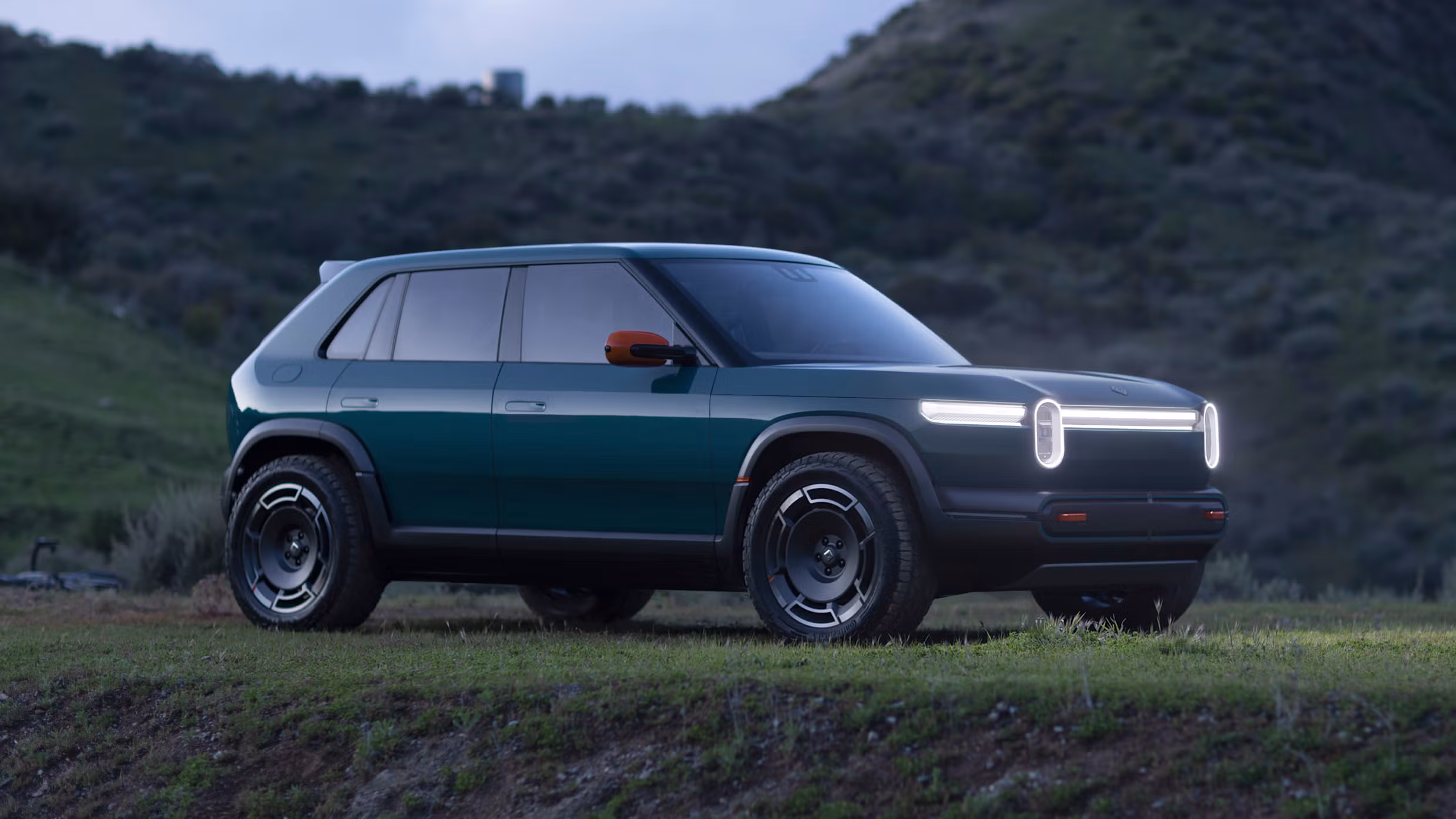 05-rivian-r3x-65ea14a546002