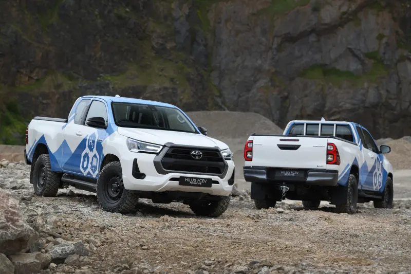 -2024-toyota-hilux-fcev-prototype-dpl-static-007