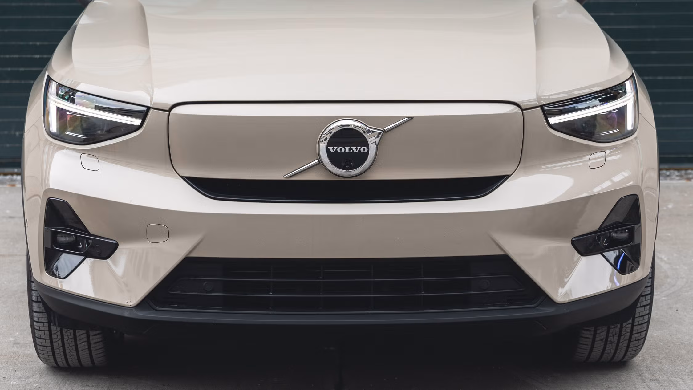 2025-volvo-ex40-twin-motor-ultra-438-67bf330da2ef6