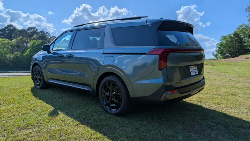2026-Kia-Carnival-for-Carscoops-by-Stephen-Rivers-17-1536x864