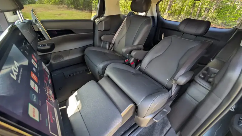 2026-Kia-Carnival-for-Carscoops-by-Stephen-Rivers-31-1536x864