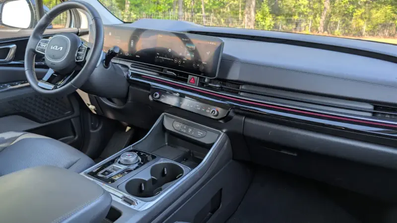 2026-Kia-Carnival-for-Carscoops-by-Stephen-Rivers-41-1536x864