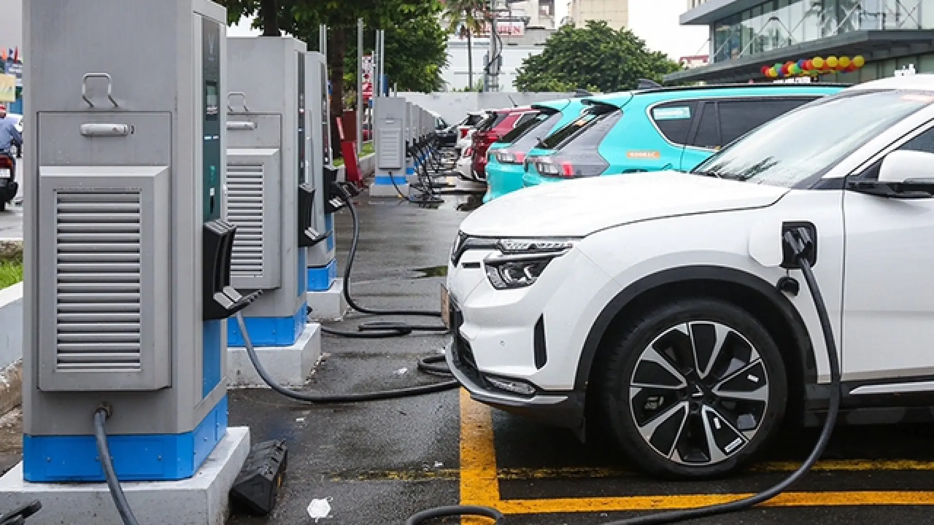Việt Nam thuộc top đầu thế giới về độ phổ biến xe điện hóa