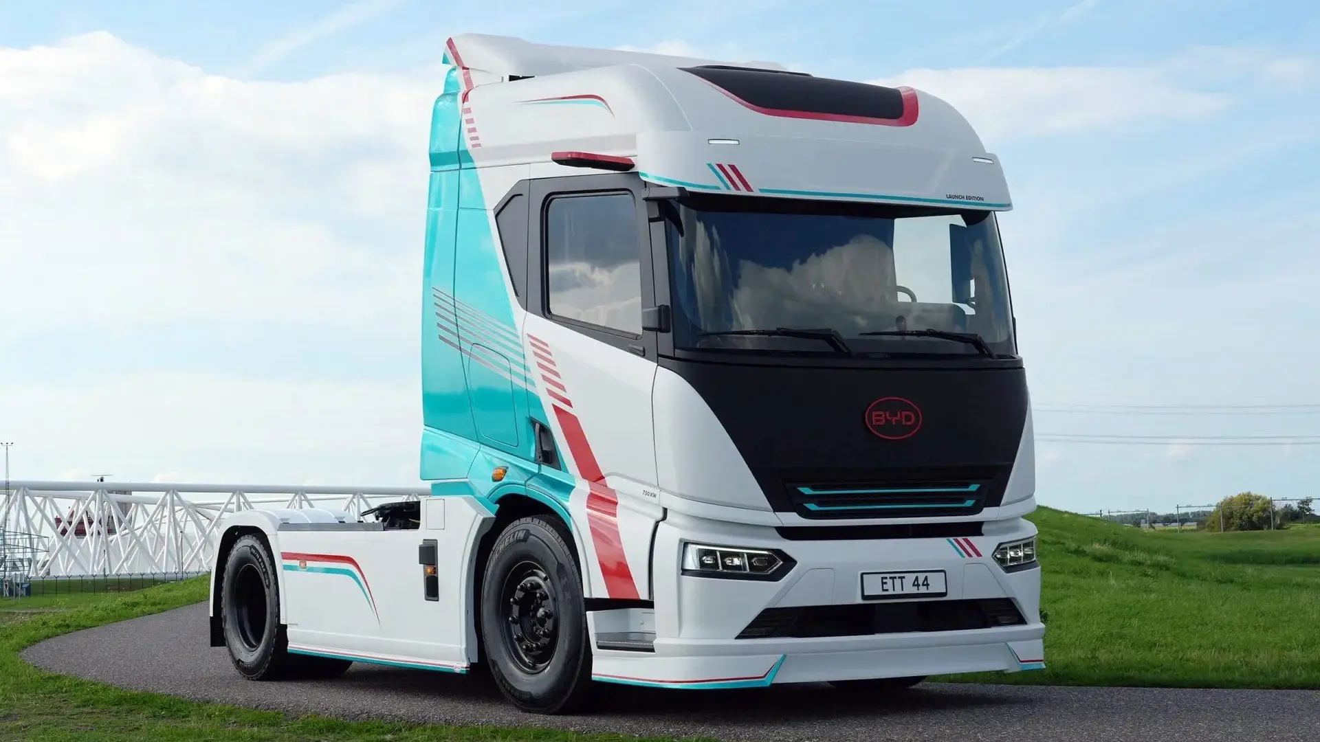Xe đầu kéo điện BYD đến châu Âu, đấu Tesla Semi