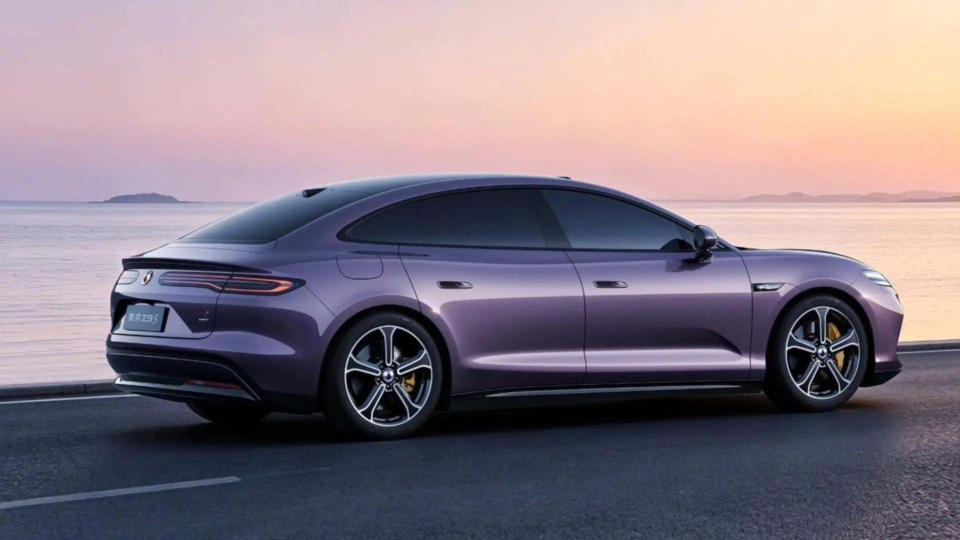 Denza Z9S: Xe Điện Tầm Hoạt Động 1.100 Km, Gần 1.200 Mã Lực