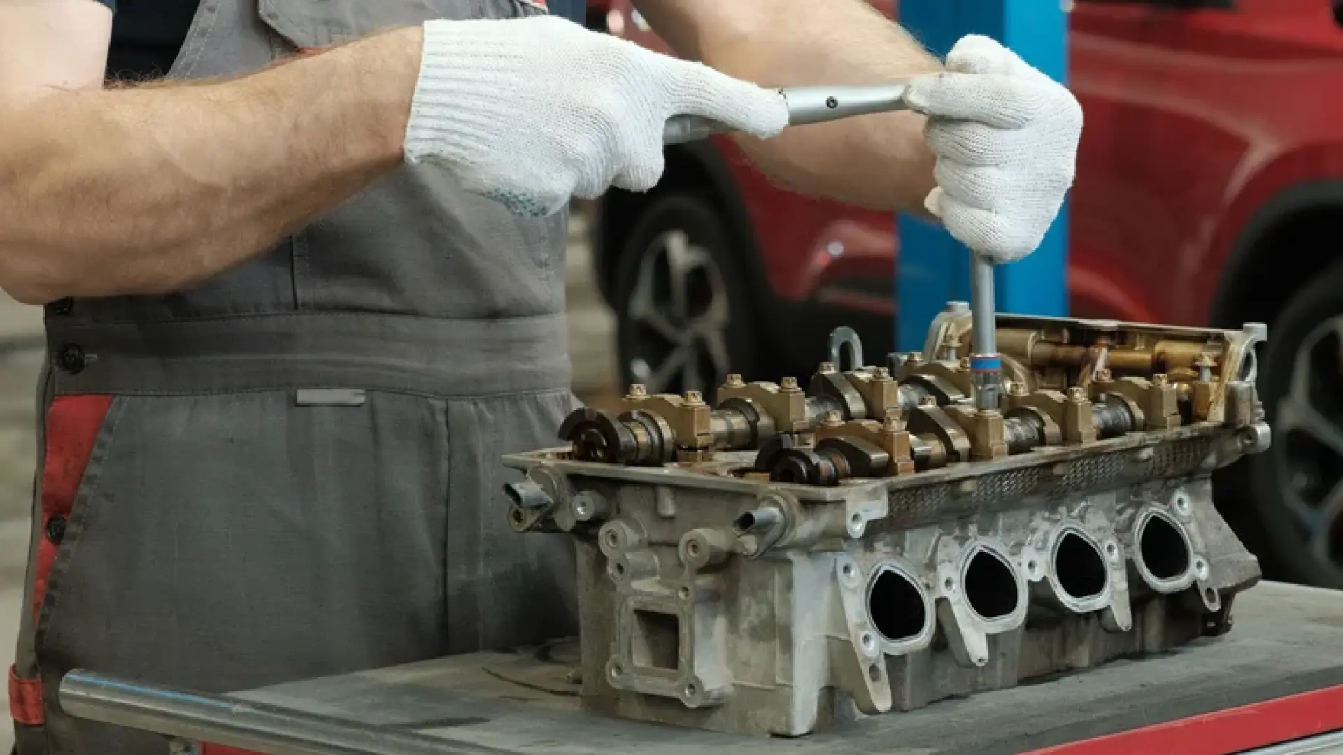 Khi nào bạn cần đại tu động cơ so với việc phục hồi động cơ
