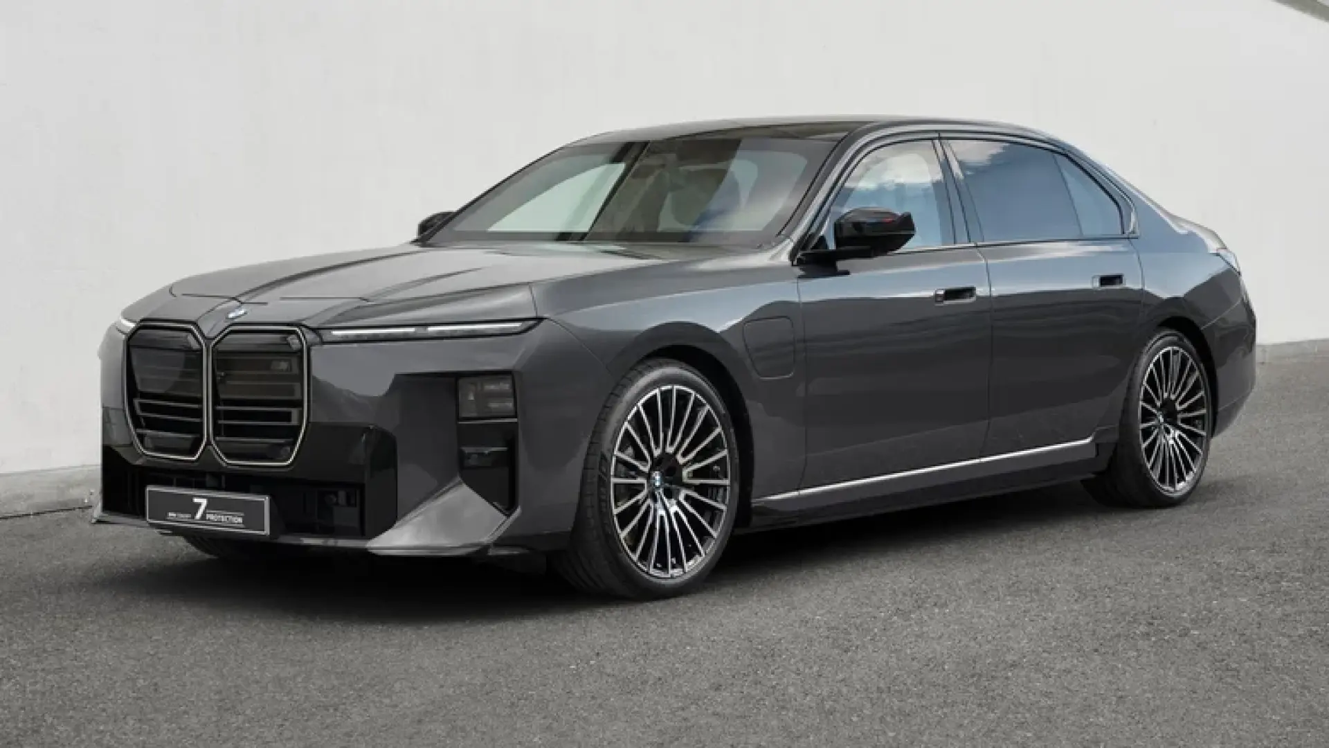 Dòng xe BMW 7 Series bọc thép mới được chế tạo để chống đạn