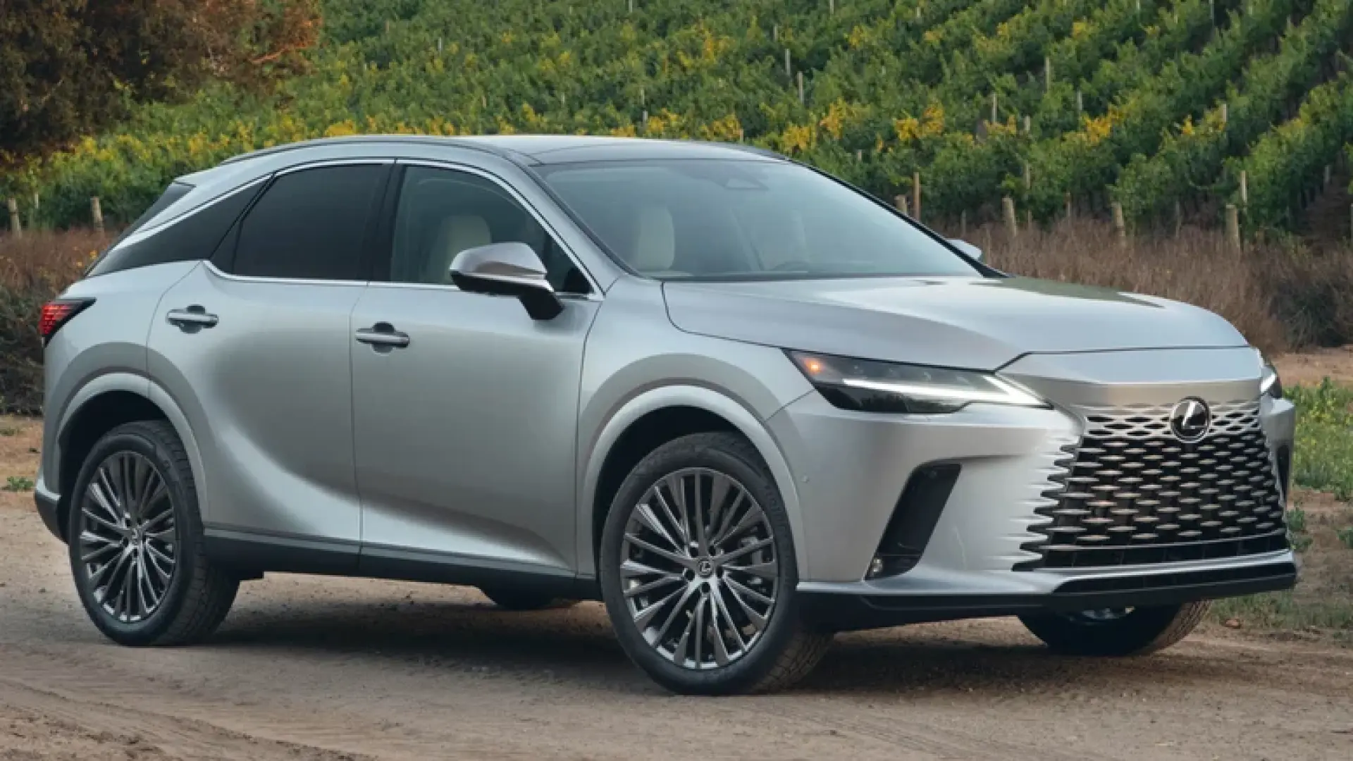 Lexus RX 350, chữ 'RX' thực chất là viết tắt của từ gì?