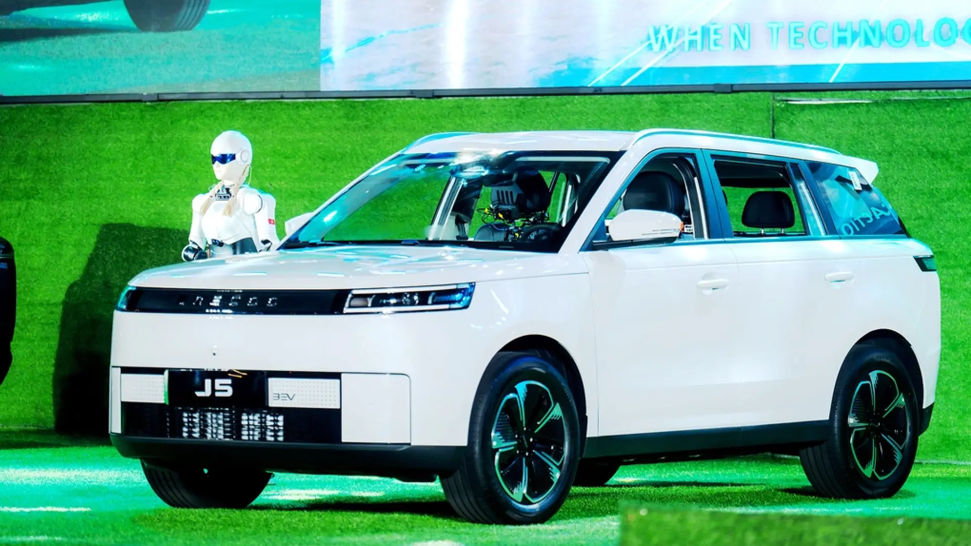 Jaecoo J5 - ôtô lắp ráp tại Việt Nam, giá từ 499 triệu đồng