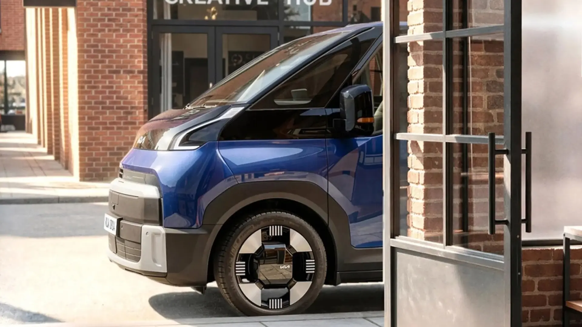 Kia PV7 lộ diện - xe van điện cạnh tranh Ford Transit