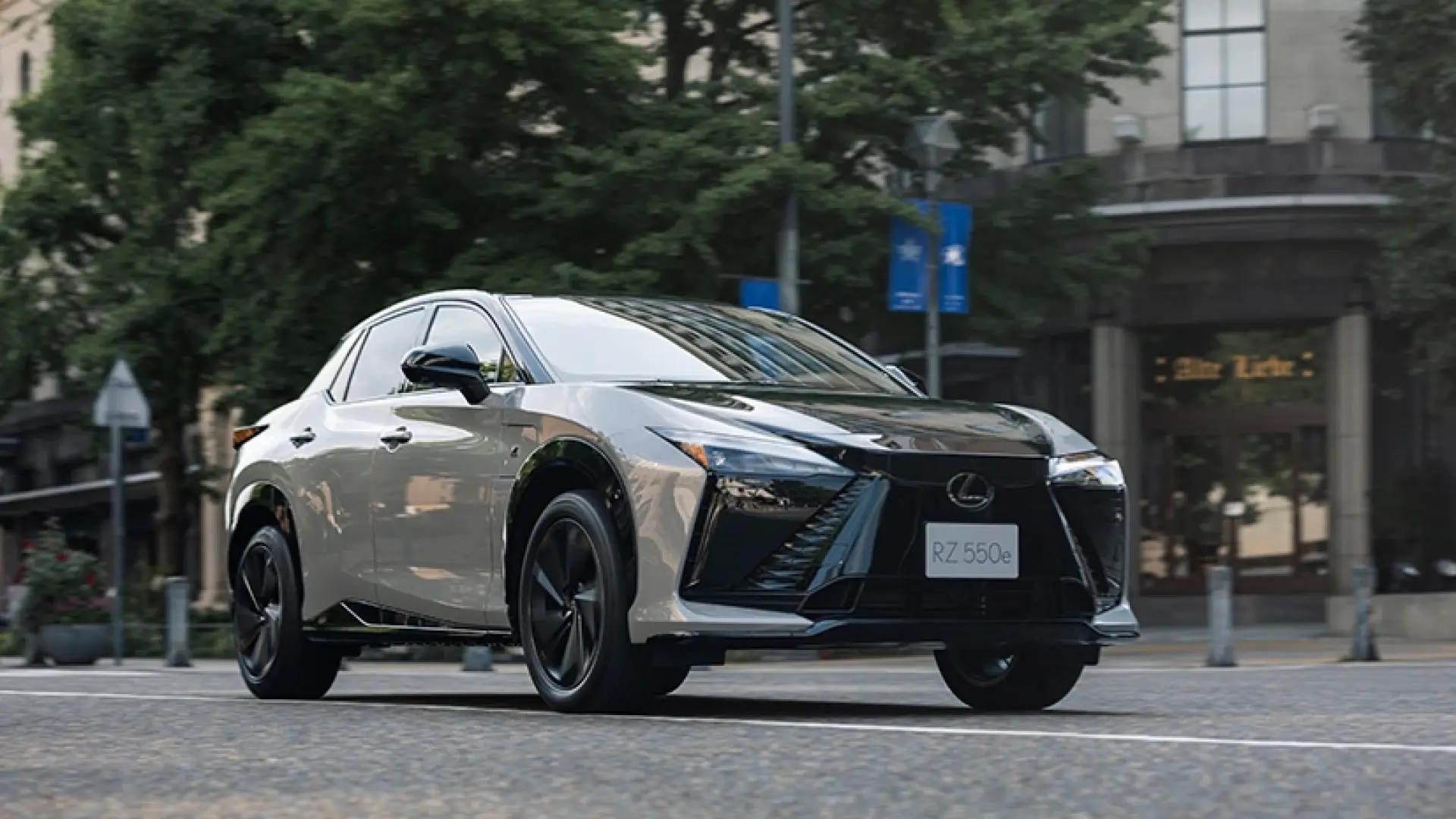Xe điện Lexus dùng công nghệ đúc nguyên khối