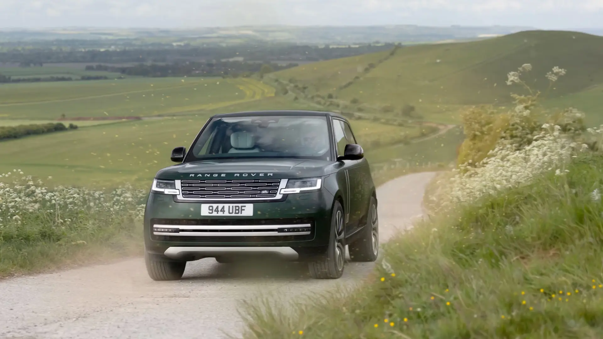 Range Rover Electric 2027 ra mắt, giá từ 138.000 USD
