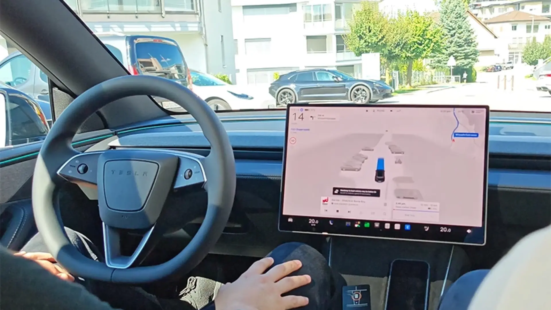 Các bài học xe tự lái rút ra từ Tesla