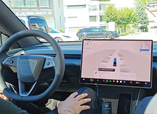 Các bài học xe tự lái rút ra từ Tesla