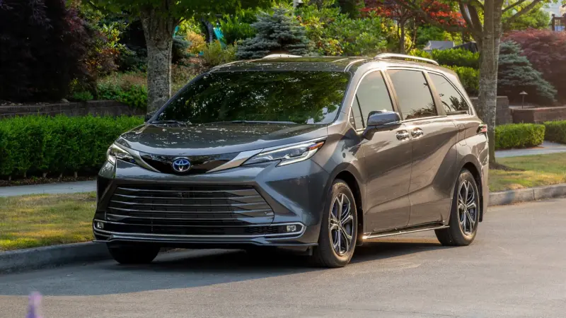 Toyota_2025-Sienna_Platinum_0003-copy-1536x864