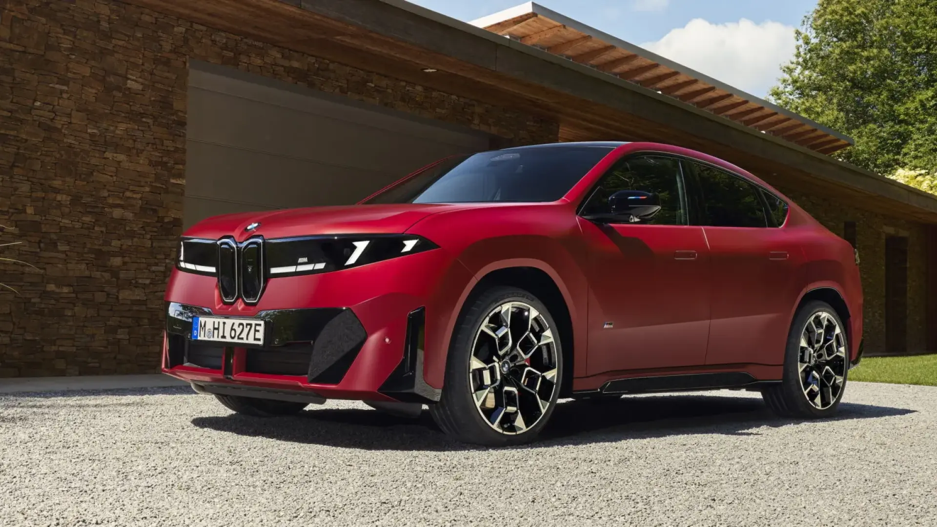 BMW iX4 mới có công suất 603 mã lực và phạm vi hoạt động 685 km