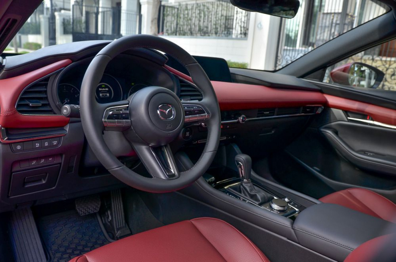 Nội thất và không gian lái của Mazda 3