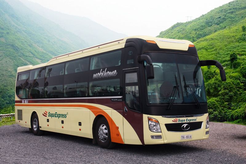 Chỉ có 8 tuyến xe khách liên tỉnh hoạt động trong ngày đầu mở lại  Giao  thông  Vietnam VietnamPlus