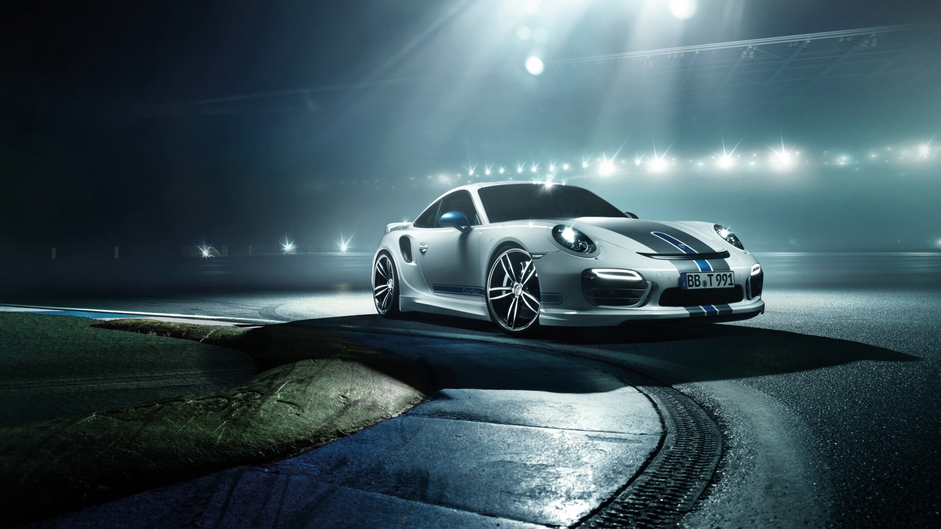 Porsche: Khi nhắc đến Porsche, người ta thường nghĩ đến một hãng sản xuất ô tô danh tiếng và được yêu thích trên toàn thế giới. Với những thiết kế tinh tế và sức mạnh vượt trội, những chiếc xe Porsche thực sự là một cơn sốt. Hãy xem hình ảnh về những chiếc xe này để hiểu rõ hơn về sự độc đáo và sang trọng của chúng.